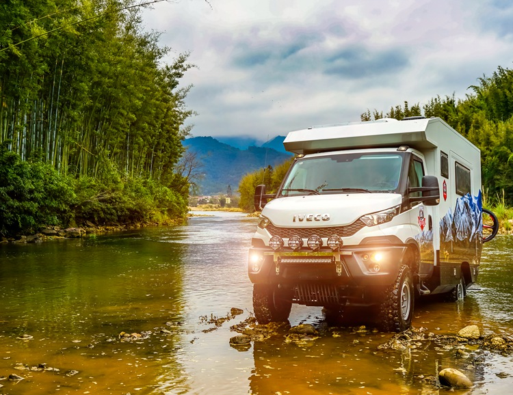 速腾房车2019年3月首发IVECO NEW Daily4X4漫步者越野房车大揭秘